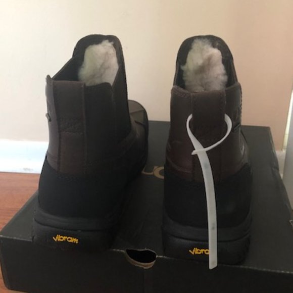 UGG Butte Chelsea waterproof fur leather boot. Cold weather boots. Size: 11, 12 - Picture 6 of 16